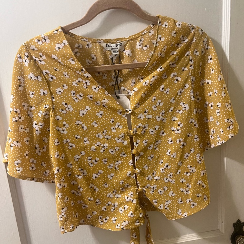 Pheasant style center tie dress shirt button down front mustard, color